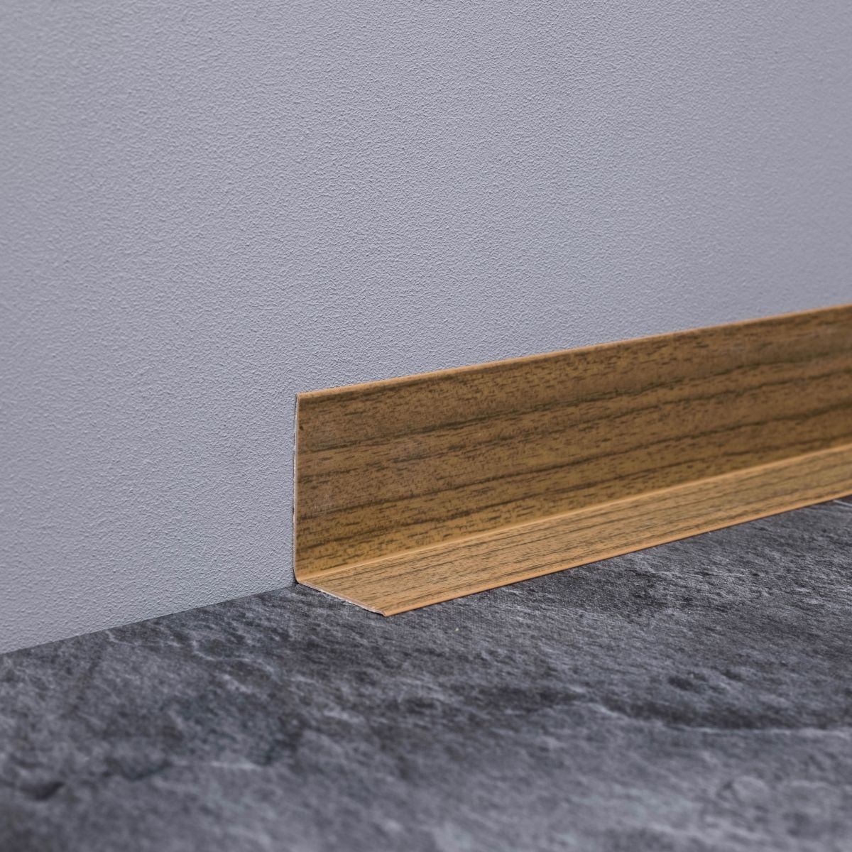 Weichsockelleiste 32 x 23mm -  Nussbaum