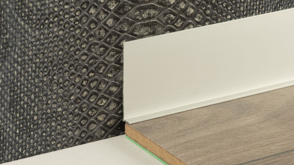 Winkel-Sockelleiste 8 x 100 x 5.000 mm - Silber