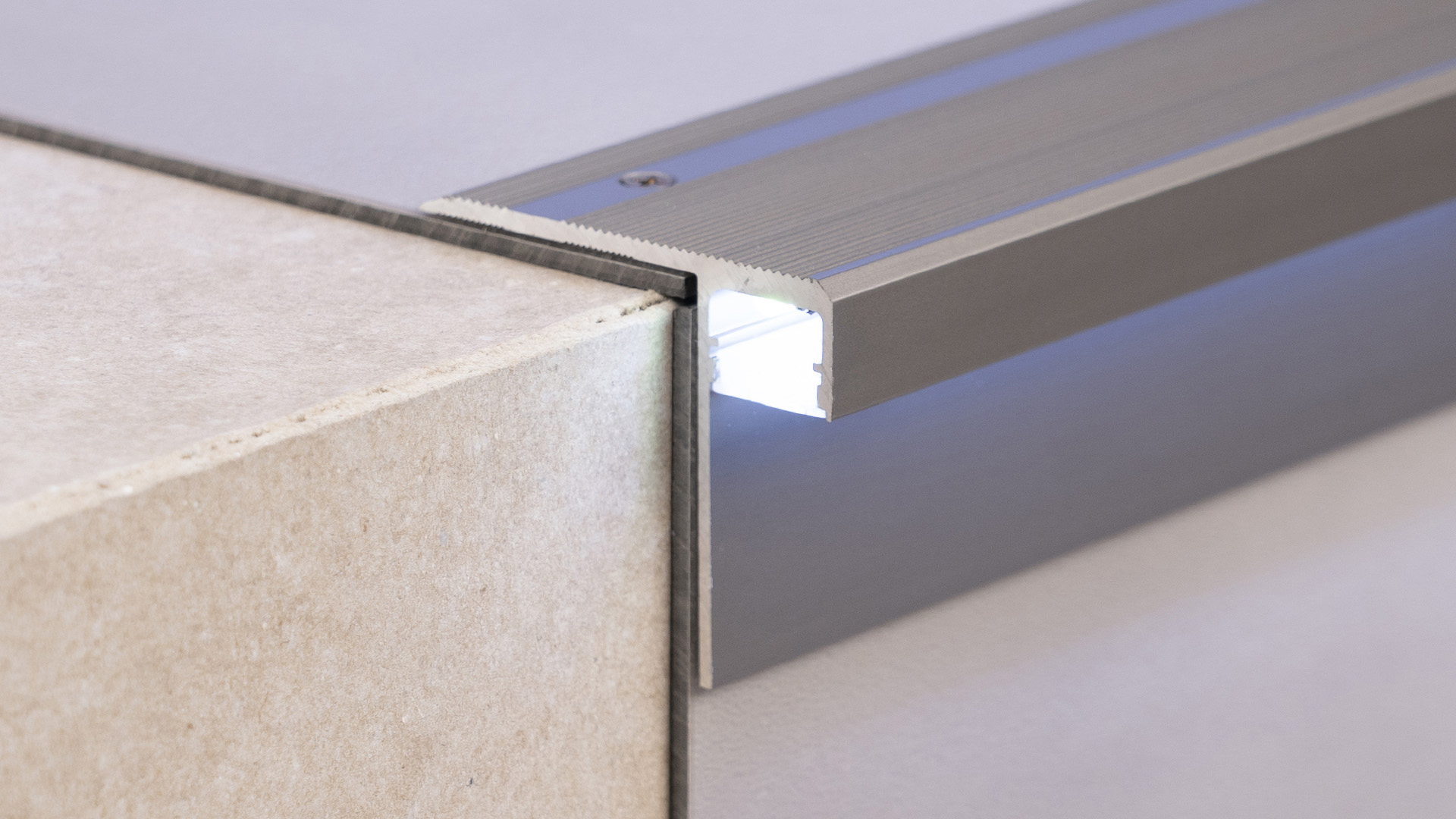LED-Treppenkantenprofile