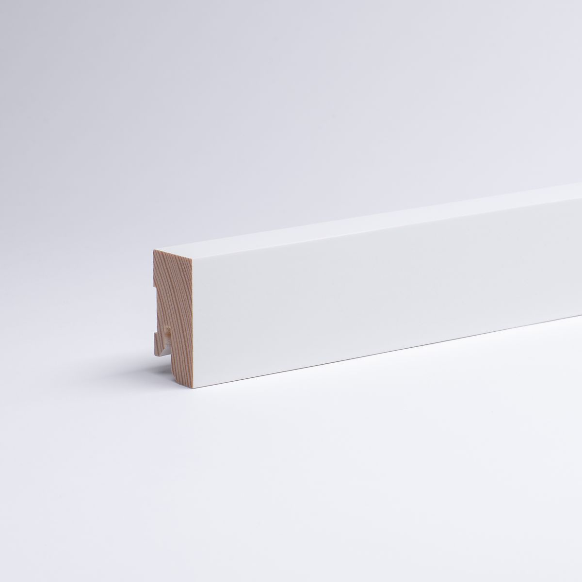 Vierkant Massivholz-Sockelleiste 40 mm - Buche RAL9010 Weiß lackiert