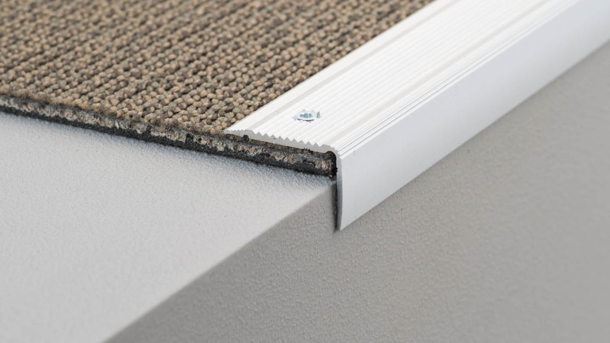 Treppenkantenprofil NOVA 30 x 20 mm Silber - 2,50 m