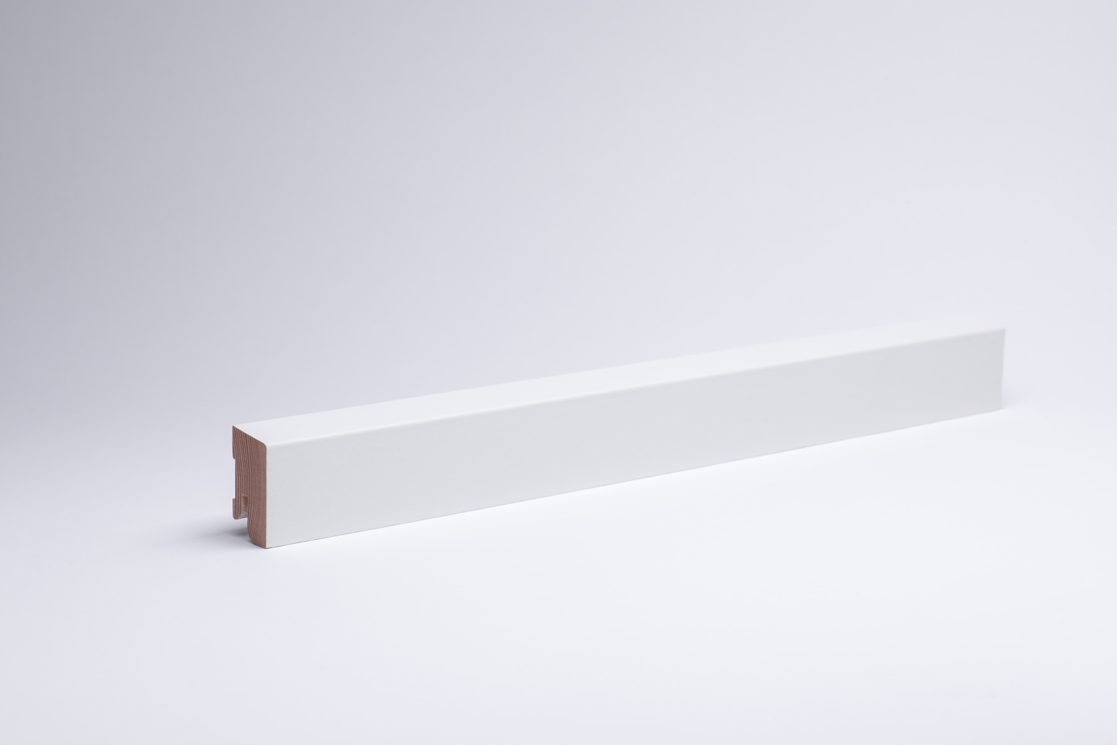 Massivholz Sockelleiste 40 mm abgeschrägt - Weiß - RAL 9010